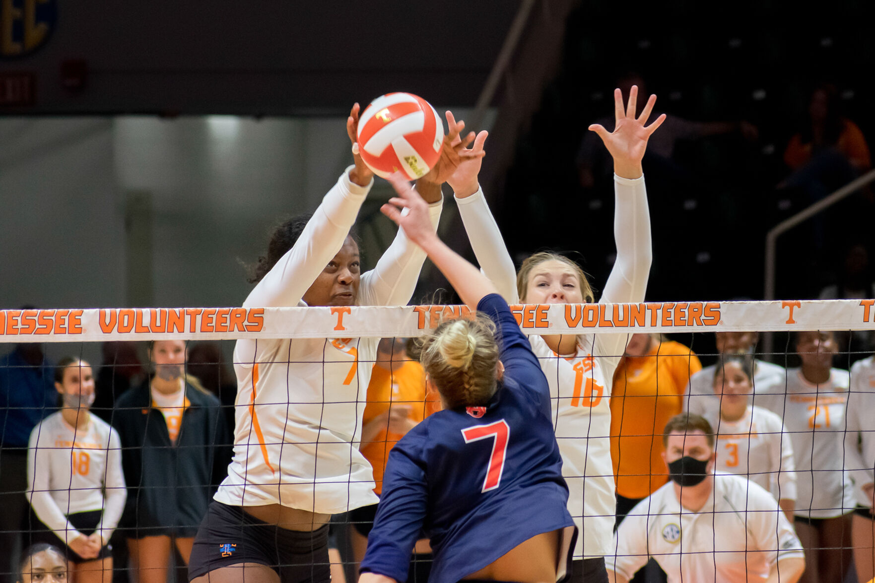 volleyvsauburn (15 of 17).jpg